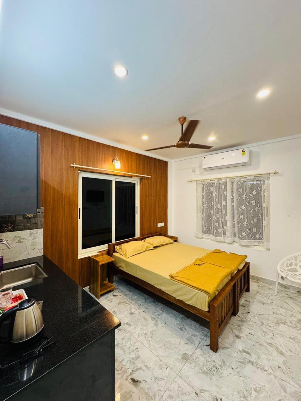 M M Residency Hotel Kochi Екстериор снимка