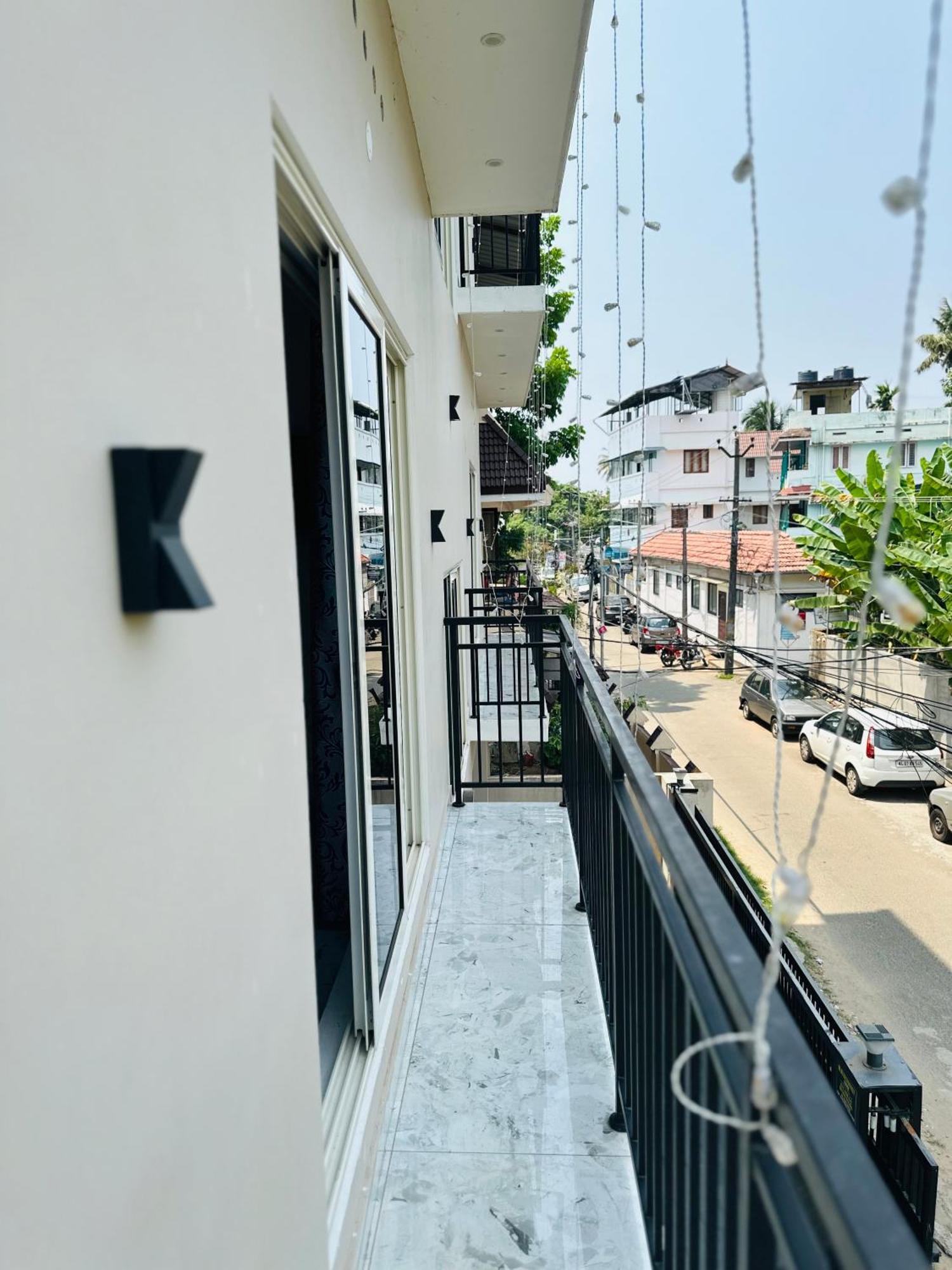 M M Residency Hotel Kochi Екстериор снимка