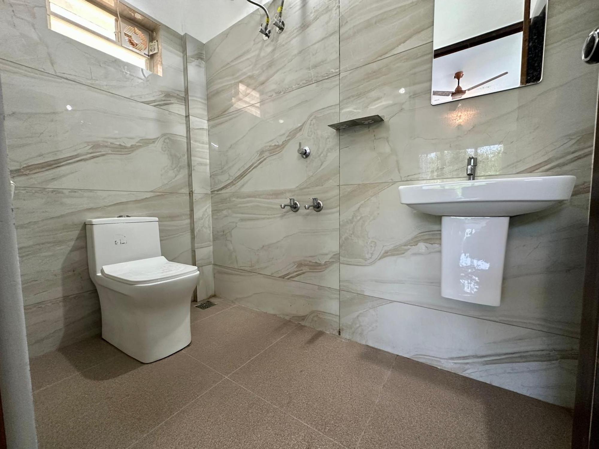 M M Residency Hotel Kochi Екстериор снимка