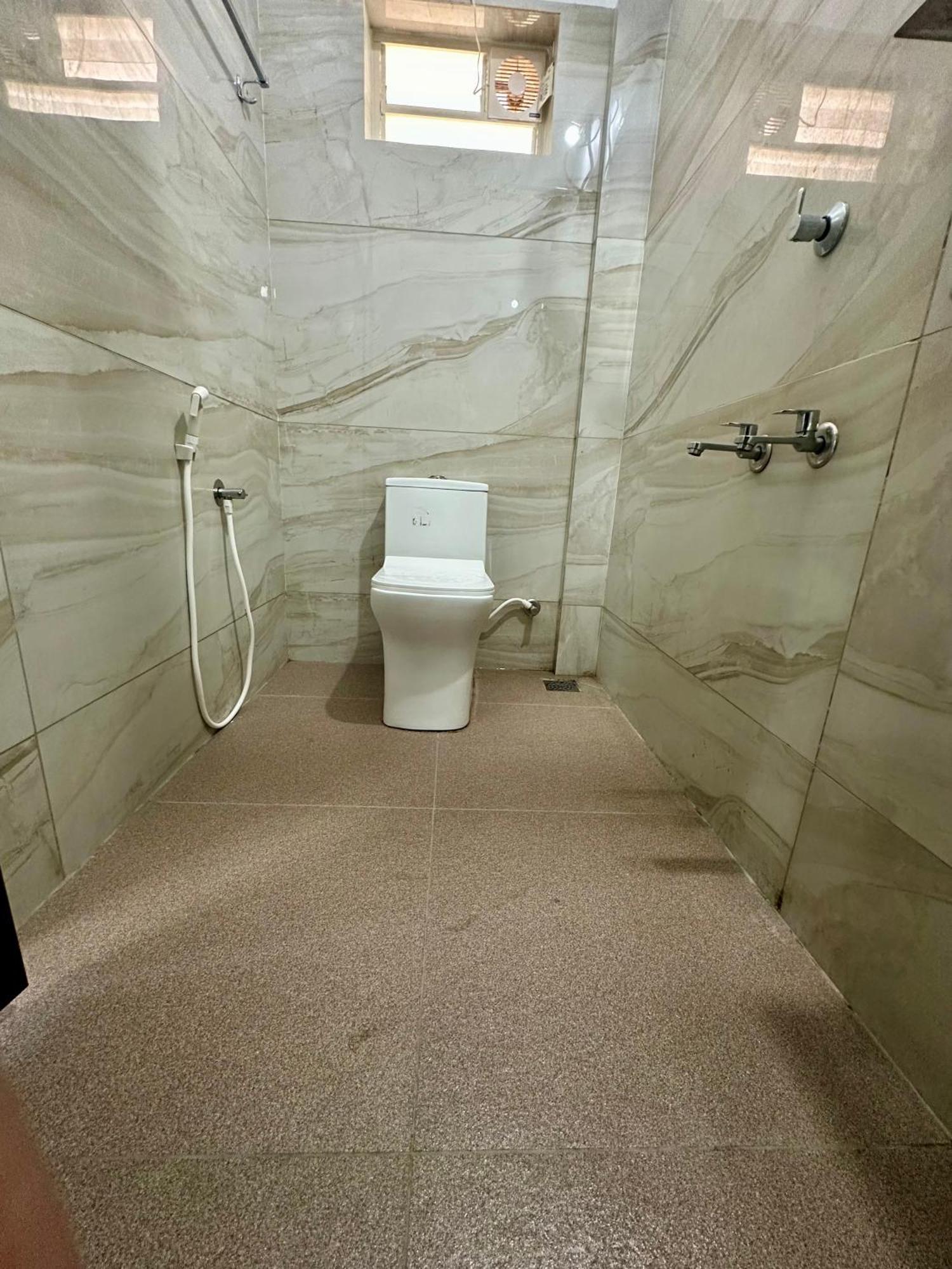 M M Residency Hotel Kochi Екстериор снимка